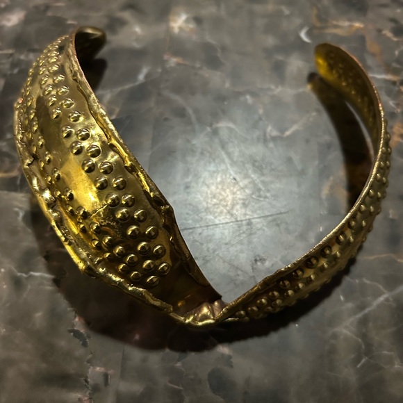 Vintage Gold Tone gorgeous Textured Choker Necklace! Signed Made in India! - Picture 5 of 10